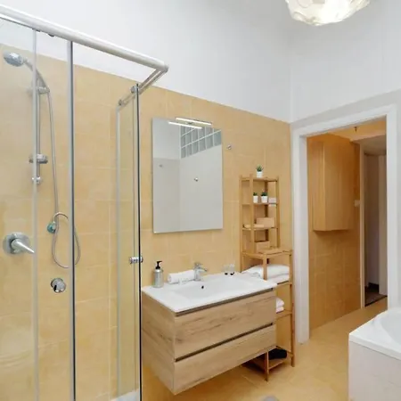 The Place To Be Apartment