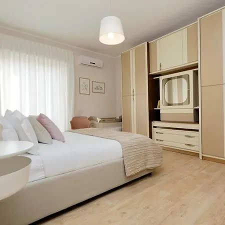 The Place To Be Apartment *